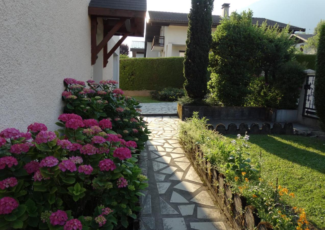 ユジーヌ Chez Laurette Et Louis Bed & Breakfast エクステリア 写真