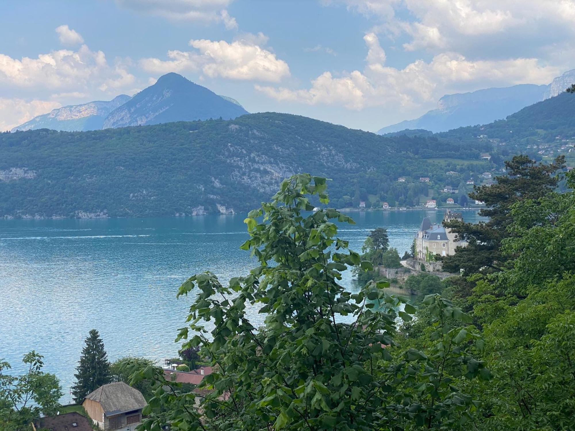 ユジーヌ Chez Laurette Et Louis Bed & Breakfast エクステリア 写真